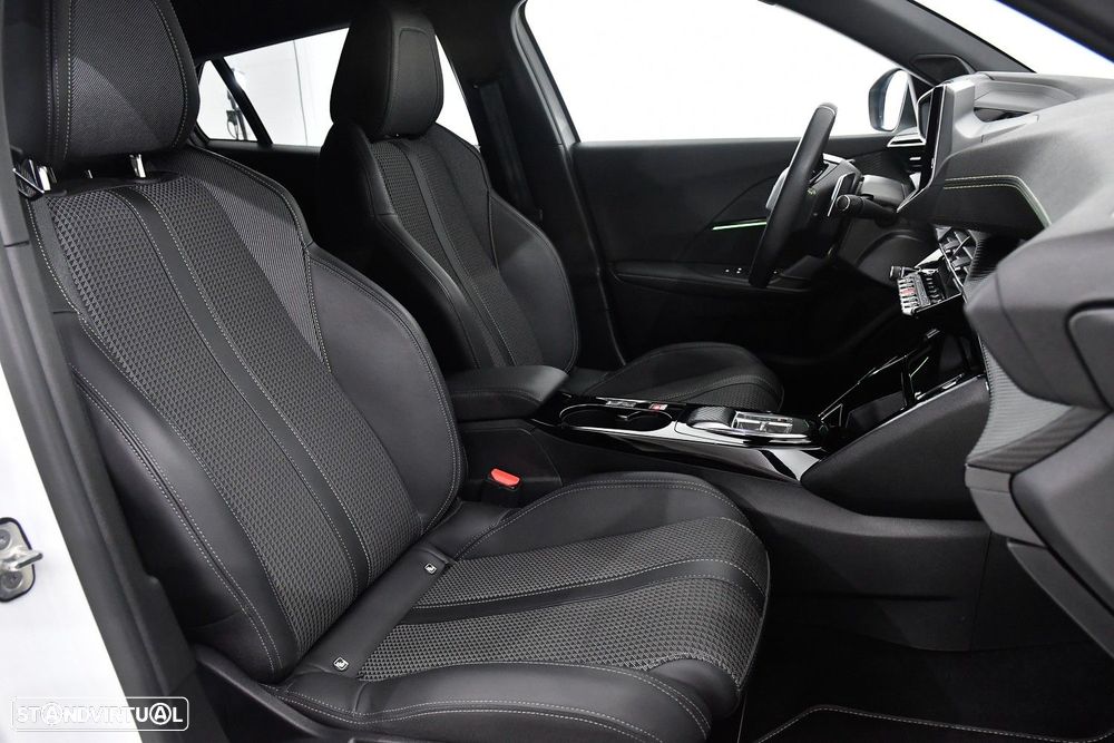Peugeot 2008 1.2 PureTech GT EAT8 - 14