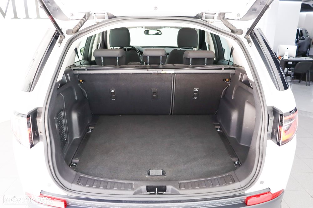 Land Rover Discovery Sport P300e Dynamic SE - 35