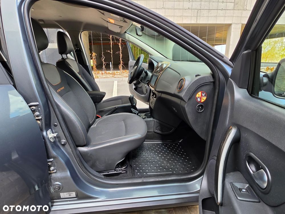 Dacia Logan TCe 90 S&S Stepway Celebration - 13