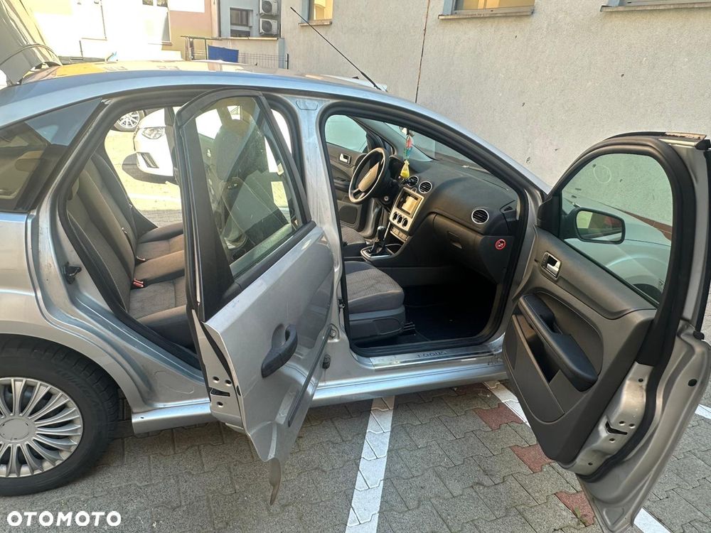 Ford Focus 1.6 Ambiente - 13