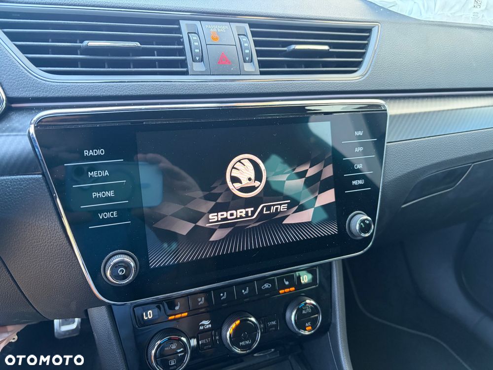 Skoda Superb 2.0 TDI DSG Sportline - 23