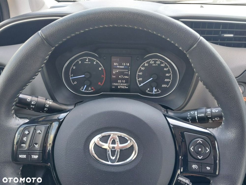 Toyota Yaris 1.5 Premium - 22