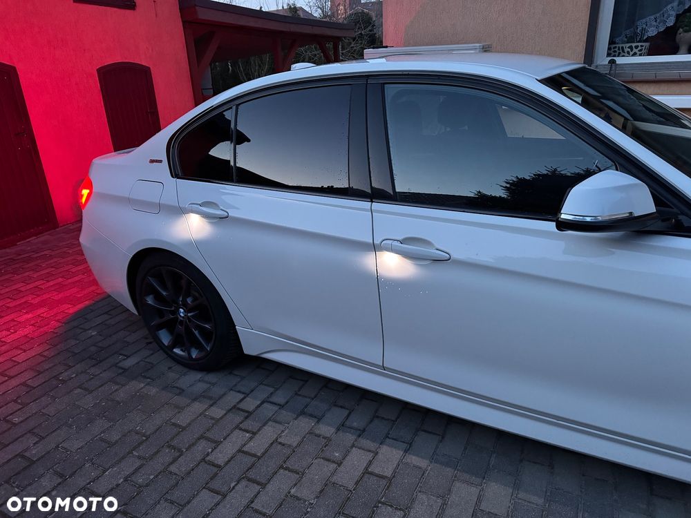 BMW Seria 3 330e iPerformance M Sport - 14