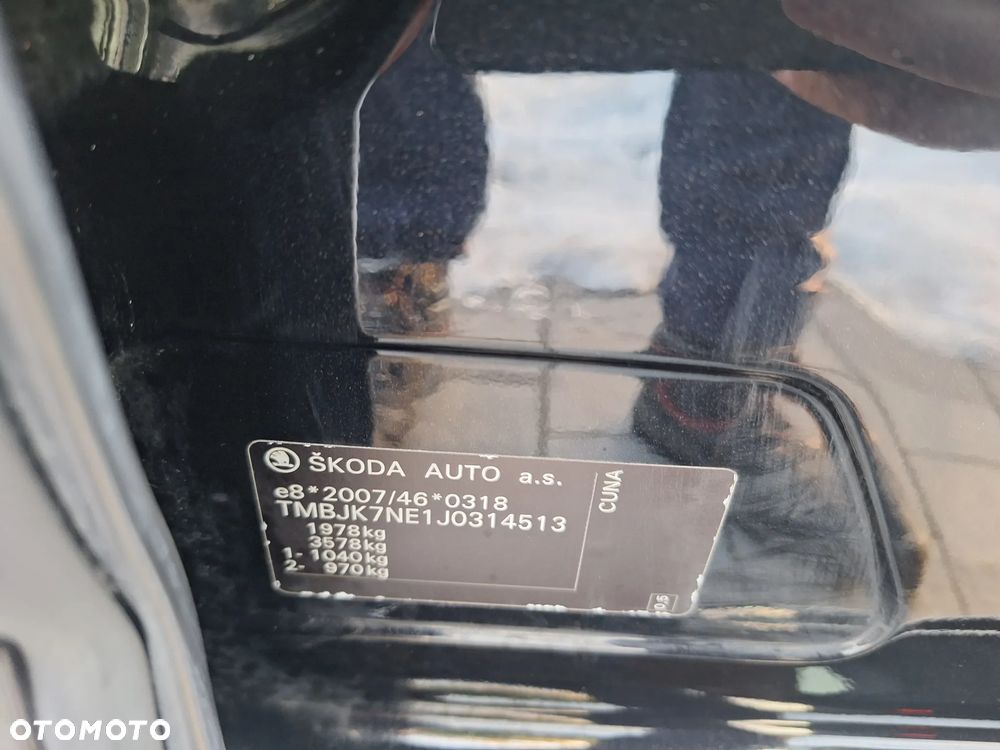 Skoda Octavia 2.0 TDI DSG RS - 24