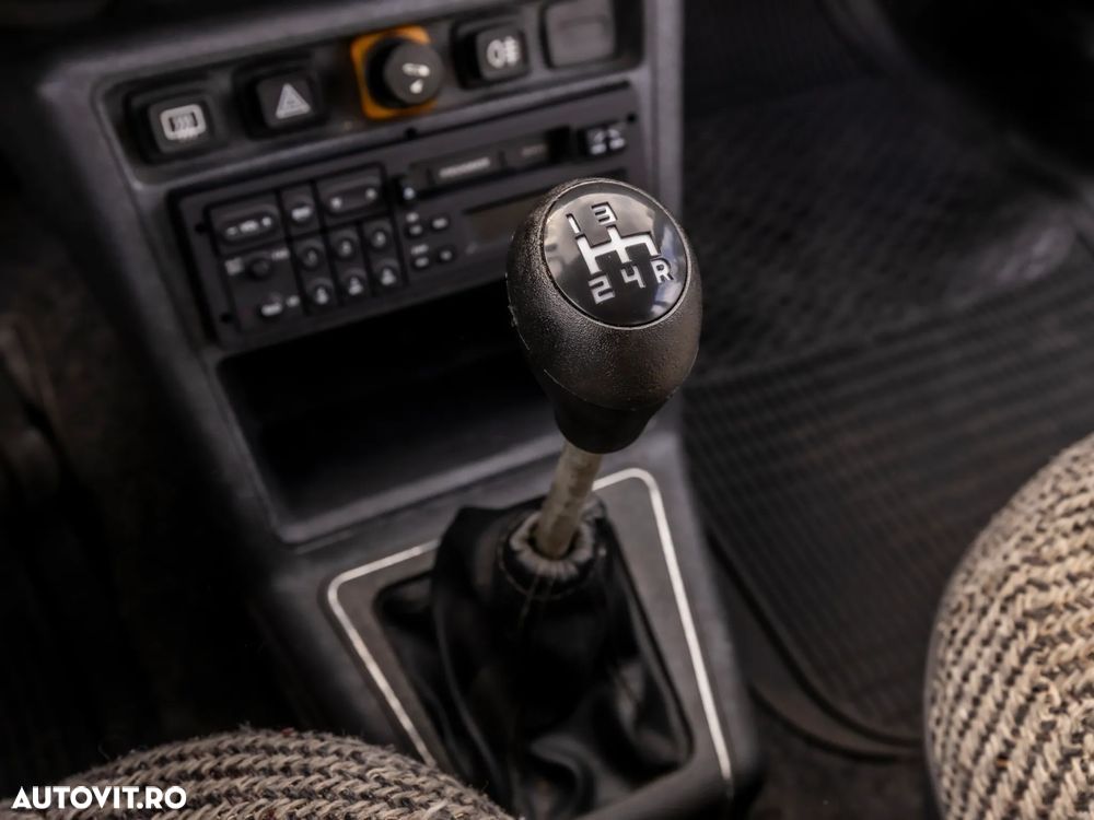 Peugeot 305 - 15