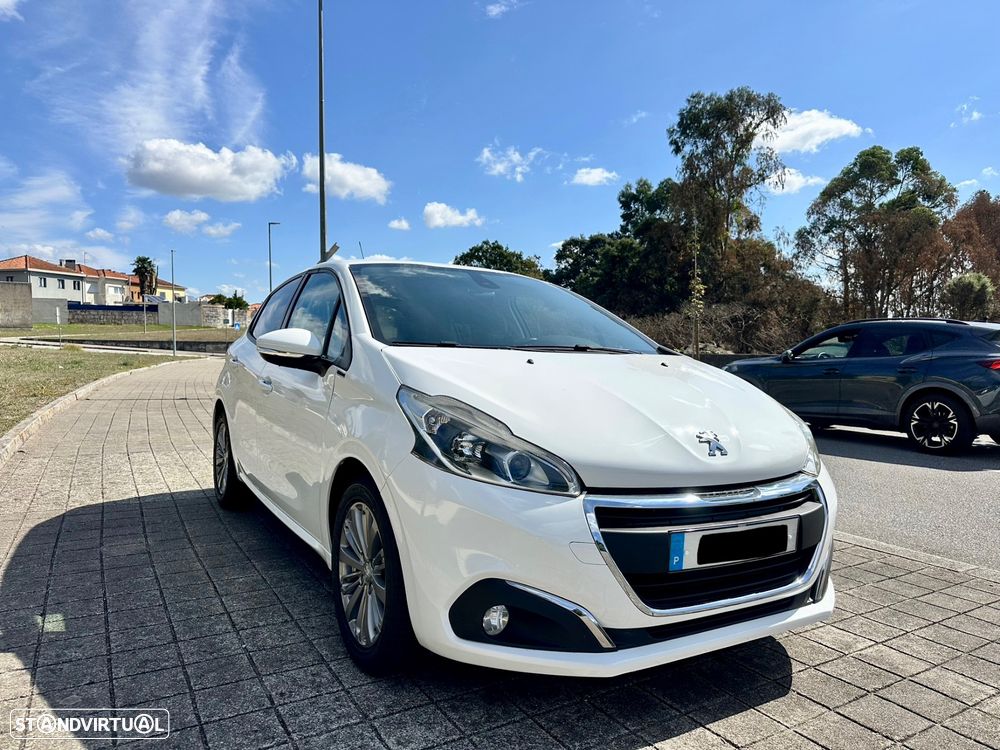 Peugeot 208 1.2 PureTech Signature - 9