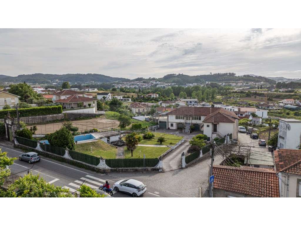 Propriedade Distinta com Piscina, Anexos, Poço de Água e Duas Fraçõ... - Grande imagem: 2/36