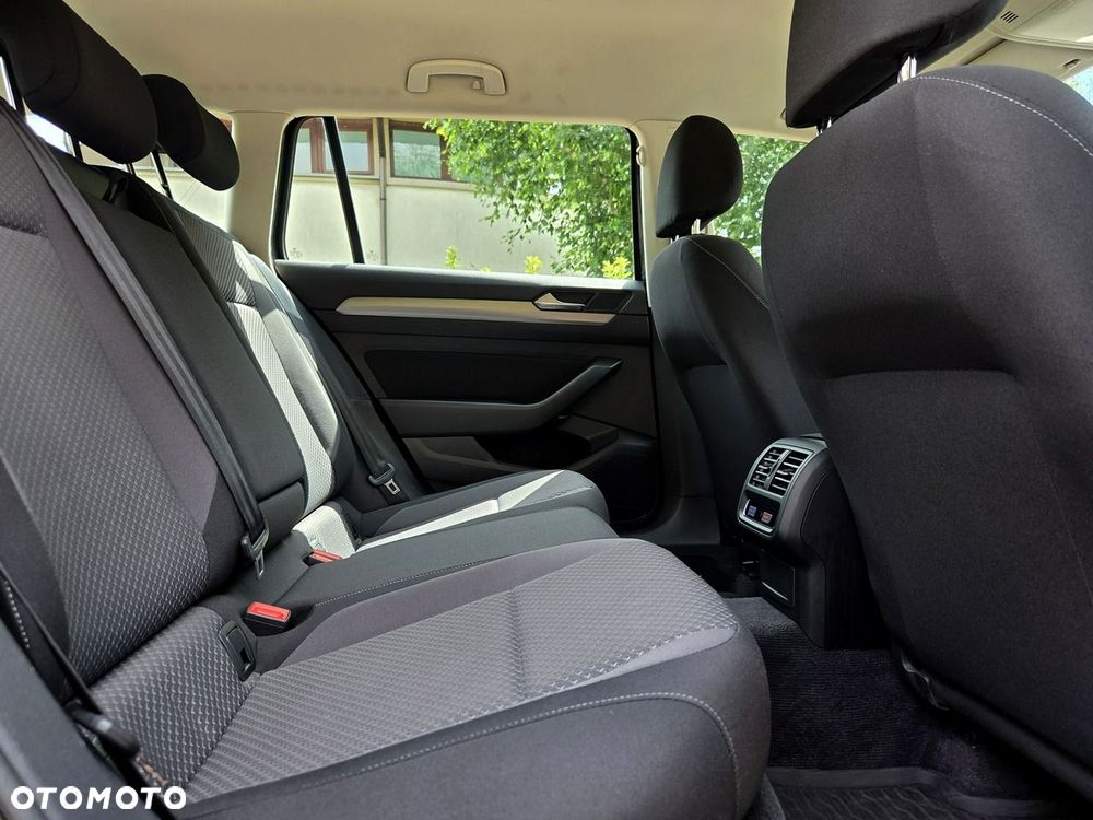Volkswagen Passat Variant 2.0 TDI SCR Trendline - 11