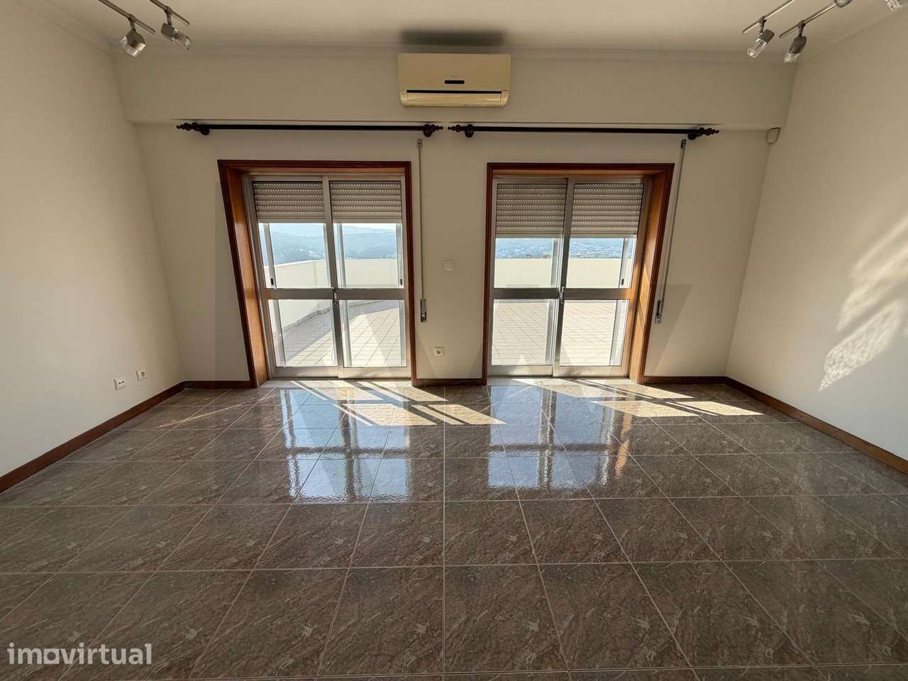 Apartamento T2 +1  com terraço no ultimo andar - Grande imagem: 3/19