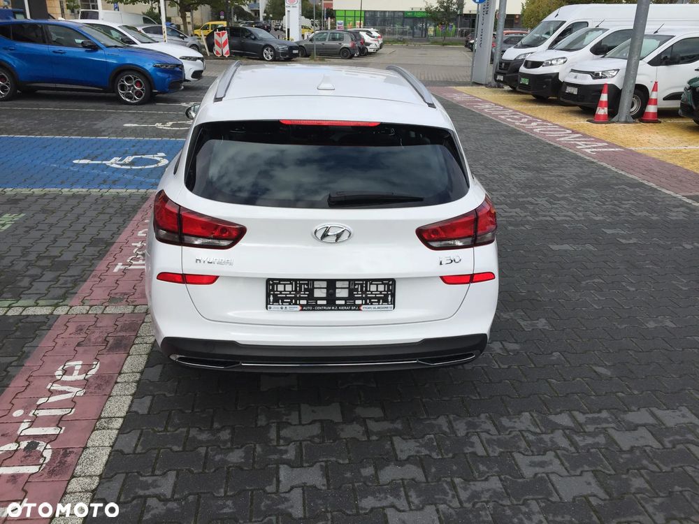 Hyundai i30 1.5 T-GDI 48V Modern - 11