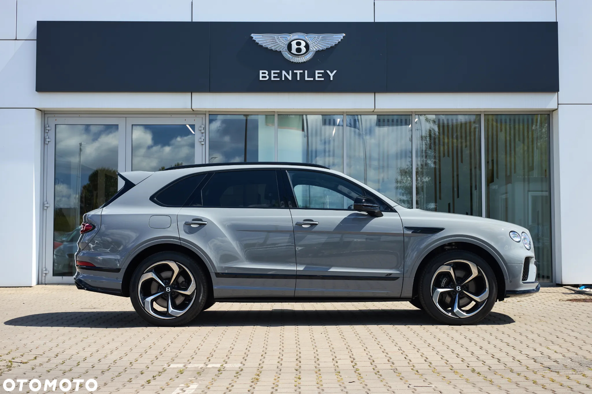 Bentley Bentayga - 2