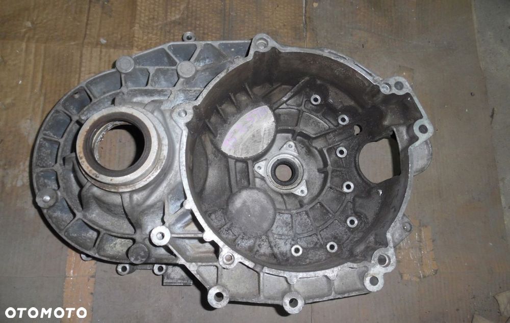 VW T5 2.5 TDI 03- OBUDOWA SKRZYNI BIEGÓW - 1