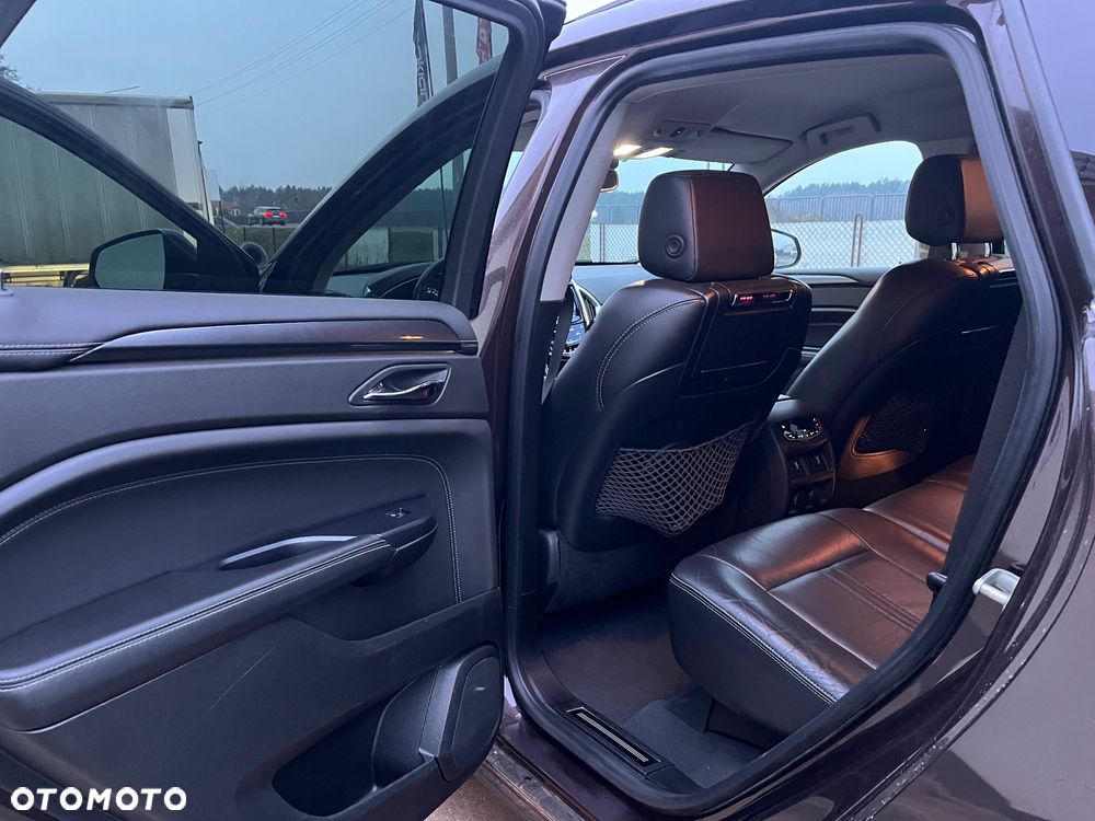 Cadillac SRX - 17