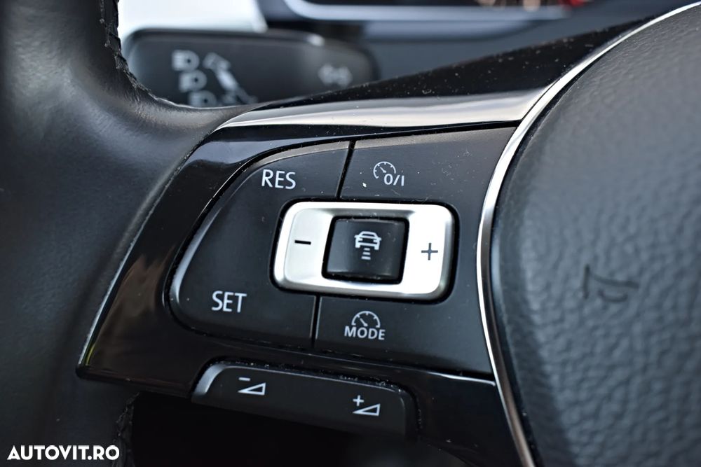 Volkswagen Passat 2.0 TDI SCR DSG Comfortline - 23