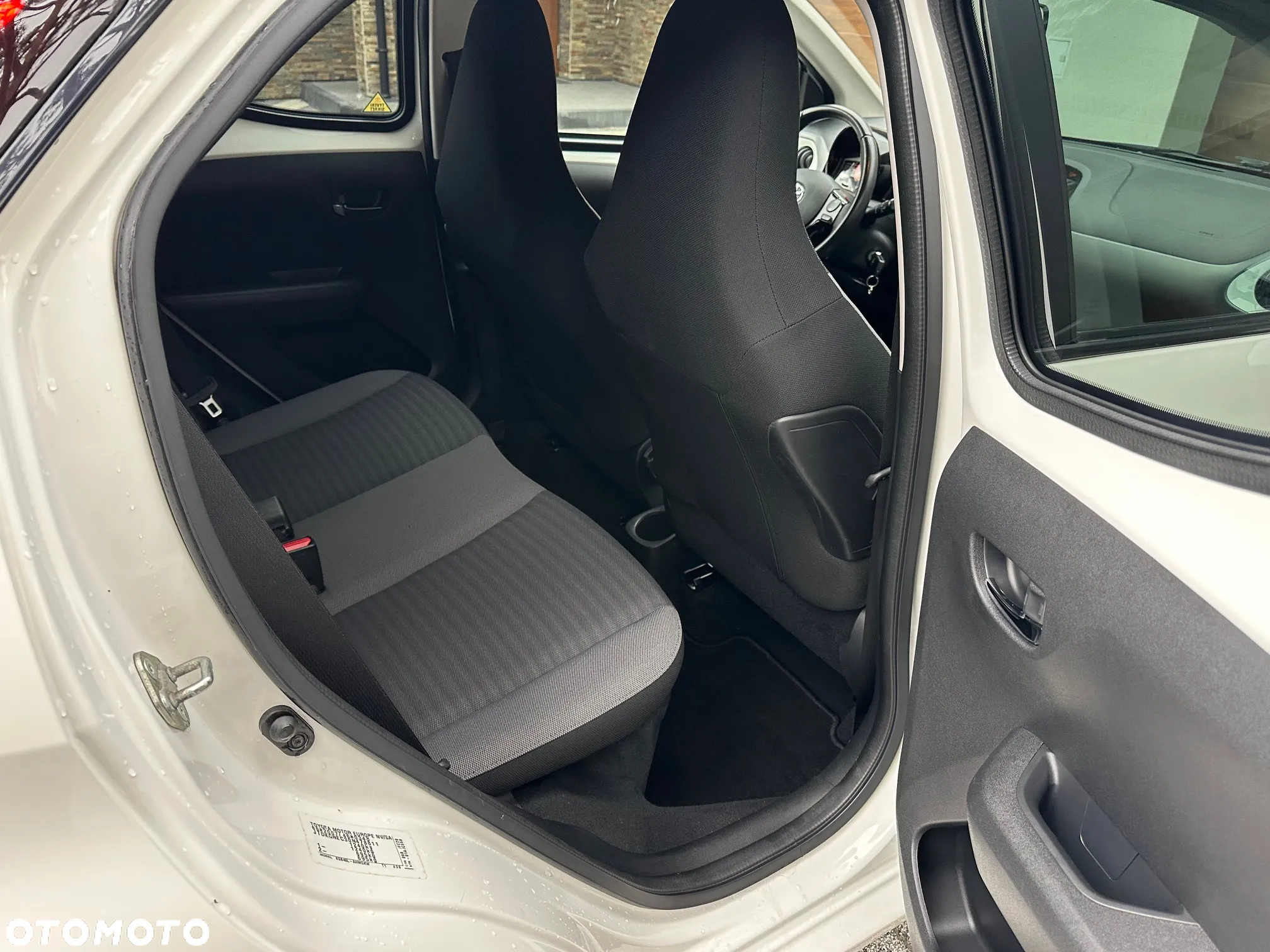 Toyota Aygo x-clusiv - 13