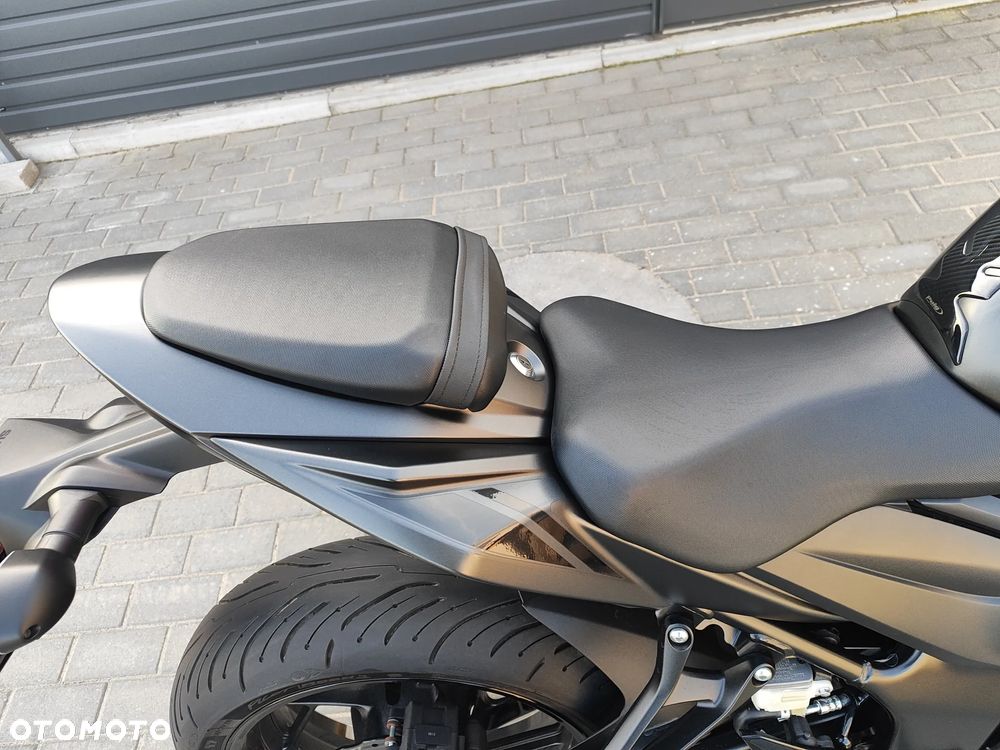 Suzuki GSX - 32
