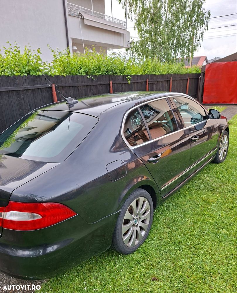 Skoda Superb 2.0 TDI Elegance DSG - 2