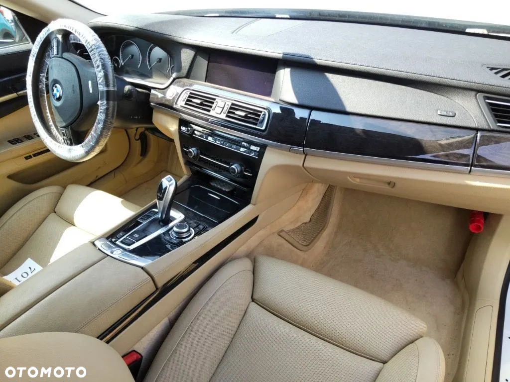 BMW Seria 7 740i - 9