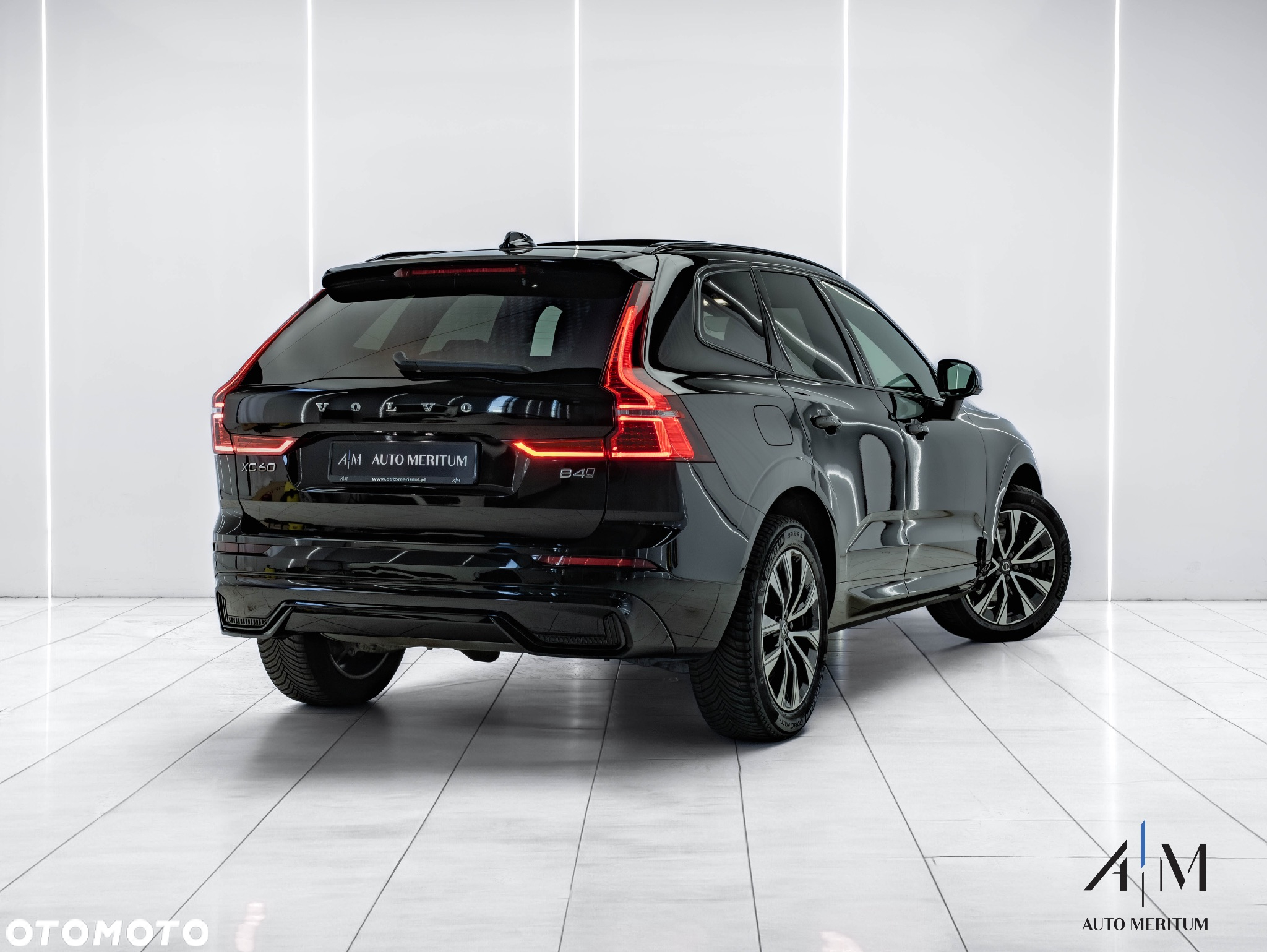 Volvo XC 60 B4 D AWD Plus Dark - 4