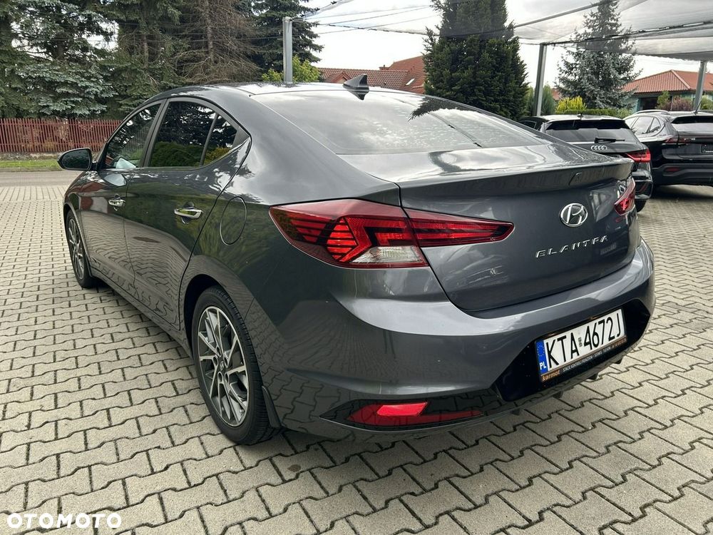Hyundai Elantra - 5