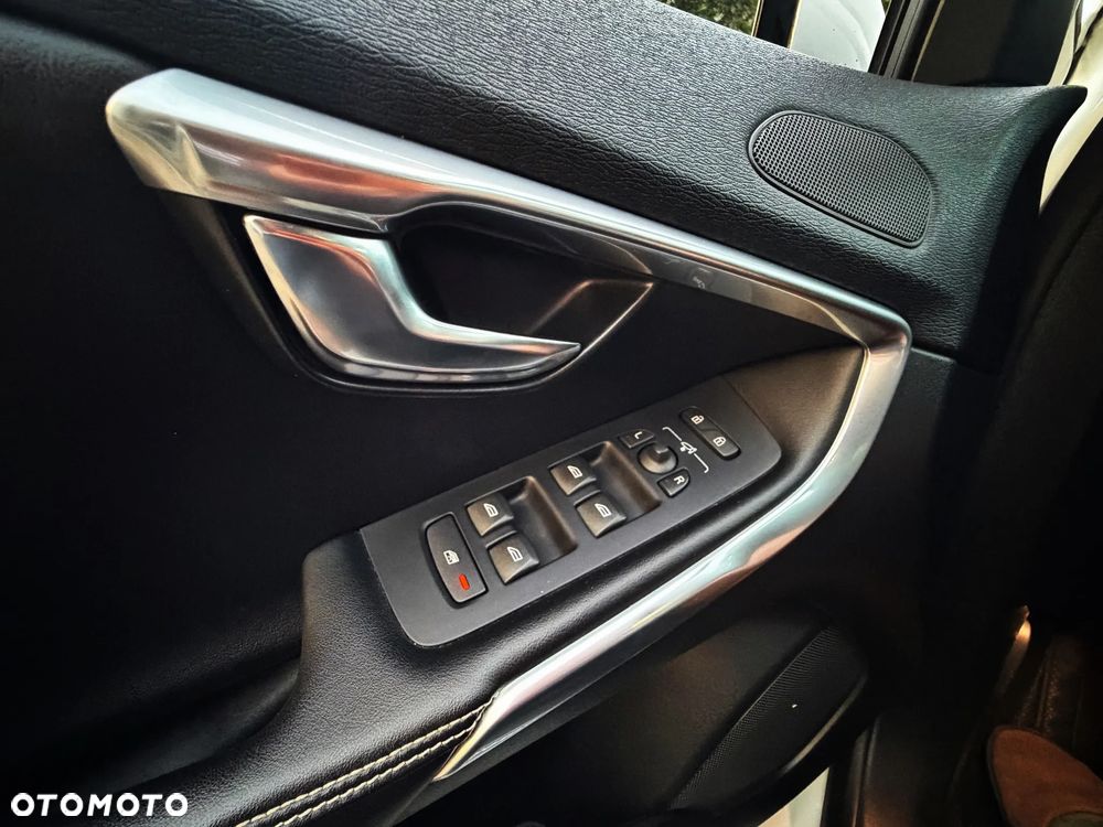 Volvo V40 D2 R Design - 9