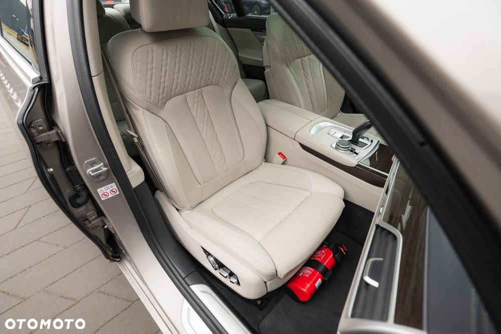BMW Seria 7 730Ld xDrive mHEV - 14