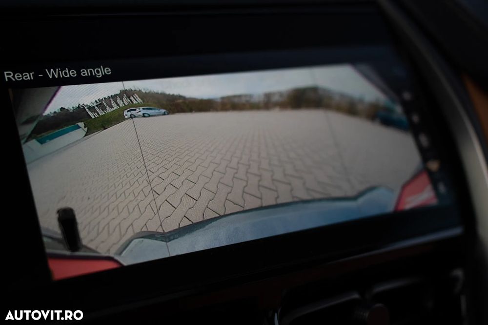 Aston Martin DBX - 36