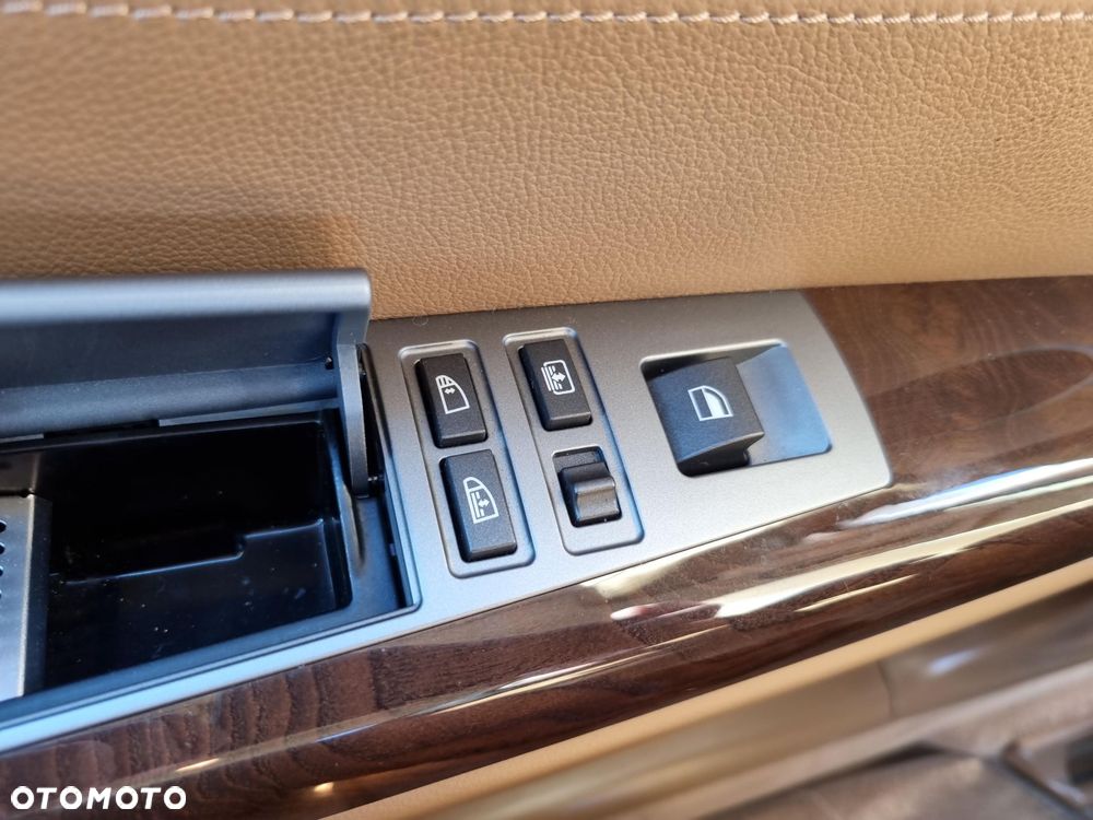 BMW Seria 7 750i - 24