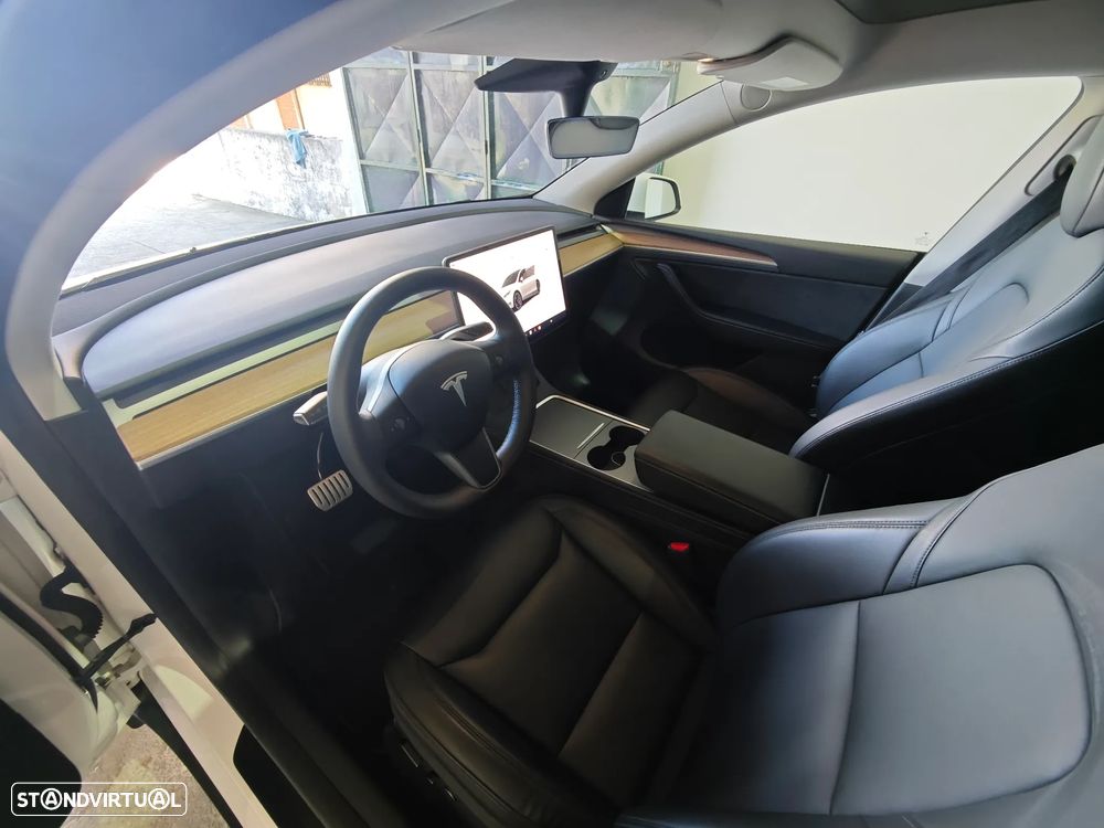 Tesla Model Y Performance Dual Motor AWD - 17