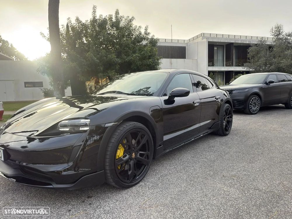 Porsche Taycan Cross Turismo 4 - 2