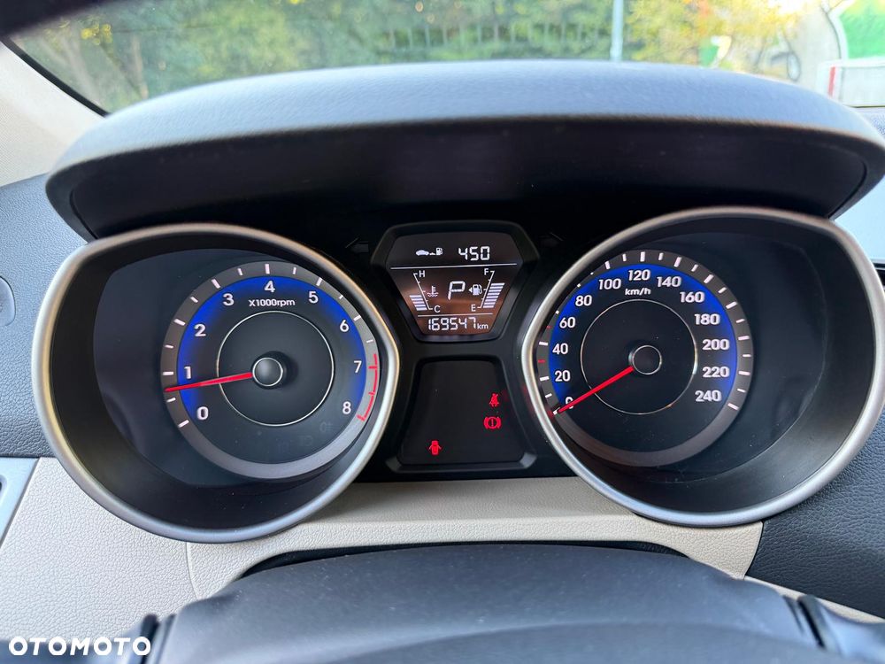 Hyundai Elantra 1.6 Comfort - 15