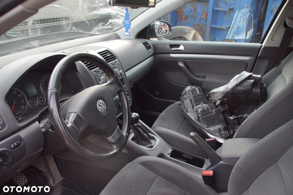 Auto na części - Volkswagen Golf V 1.6 MPI 102 KM BSE JHT LC9X 2008R Silnik Skrzynia Drzwi Zderzak Klapa Lampa Lusterko Klamka Szyba Deska Kokpit Sterownik Moduł Czujnik Licznik Panel Kierownica - 12