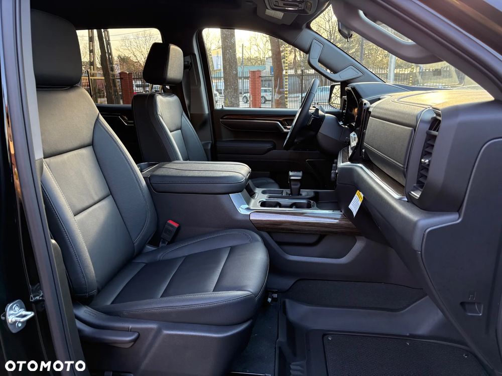 Chevrolet Silverado - 26