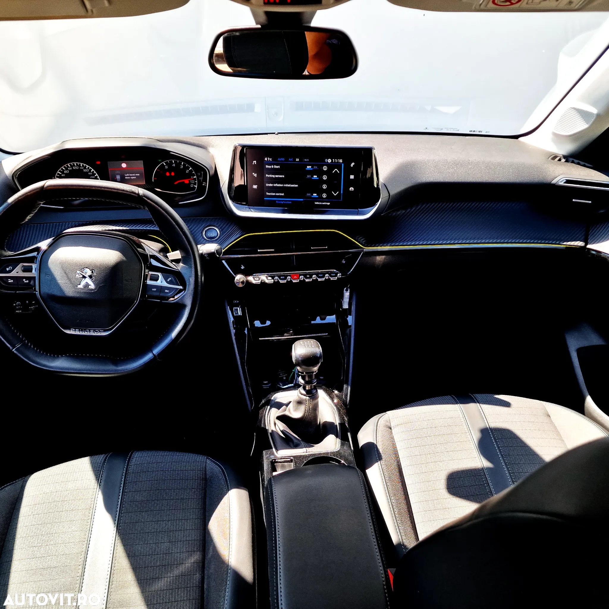 Peugeot 208 1.2 L PureTech STT Active - 23