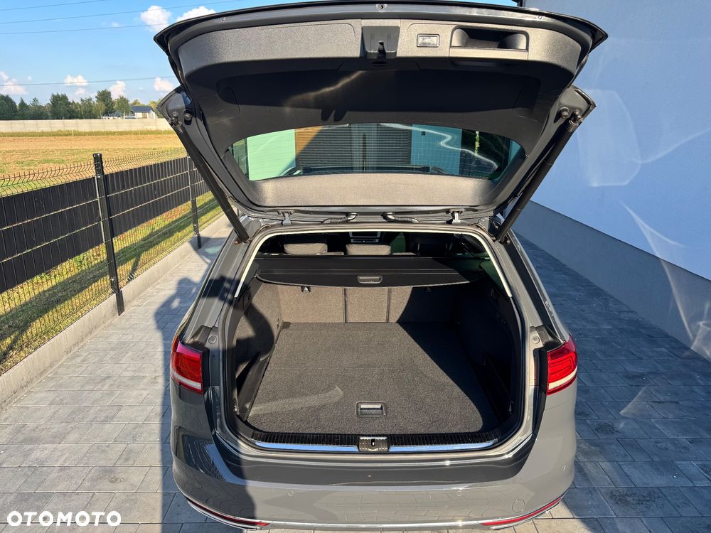Volkswagen Passat Variant 2.0 TDI SCR DSG 4Motion Elegance - 16