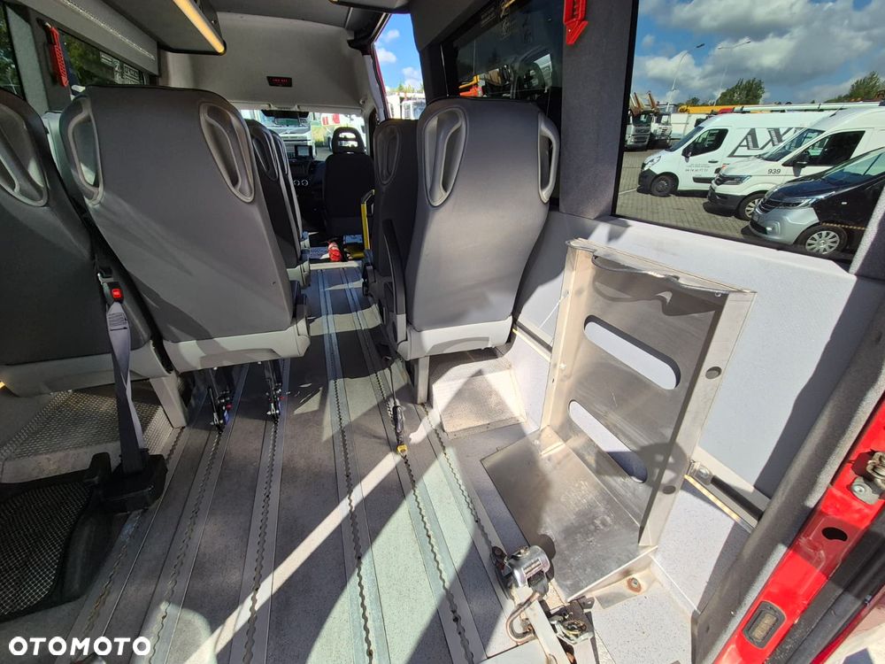 Iveco Daily 40 S 14 Forveda / CNG / BENZYNA / 10 MIEJSC / RAMPA / MIEJSCE DLA INWALIDÓW / KAMERY 360 / MOŻLIWOŚĆ 9 MIEJSC / WEBASTO / BEZWYPADKOWY - 38