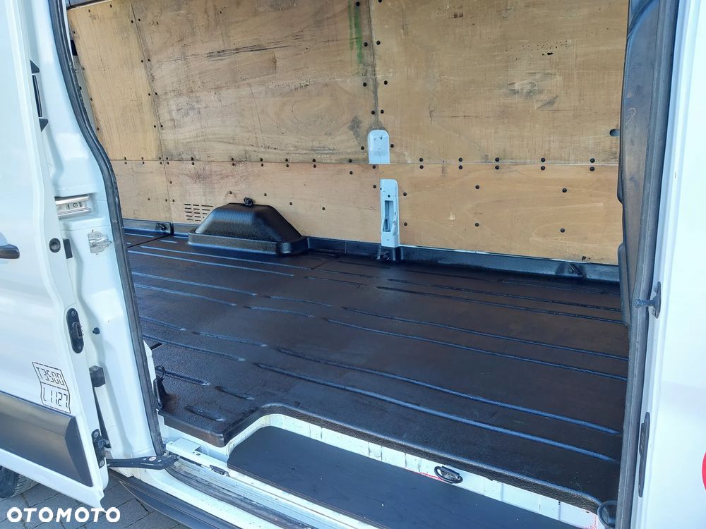 Ford Transit - 18
