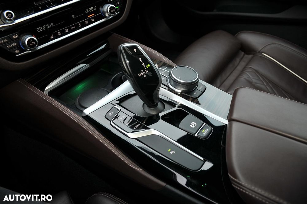 BMW Seria 5 530d xDrive Aut. Sport Line - 18