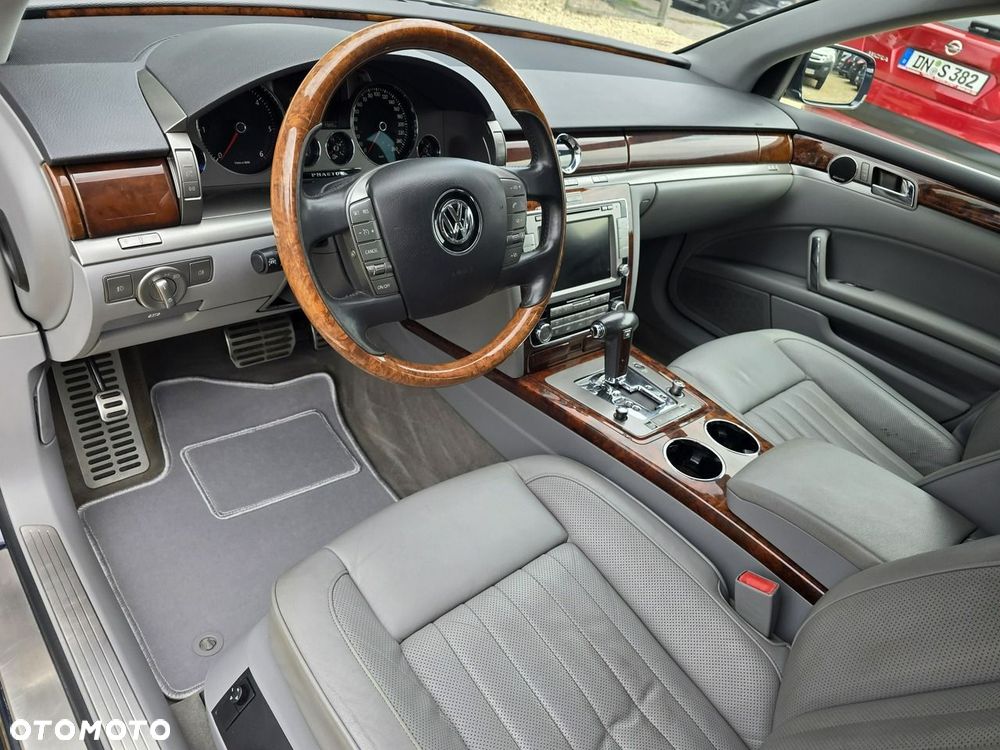 Volkswagen Phaeton - 8