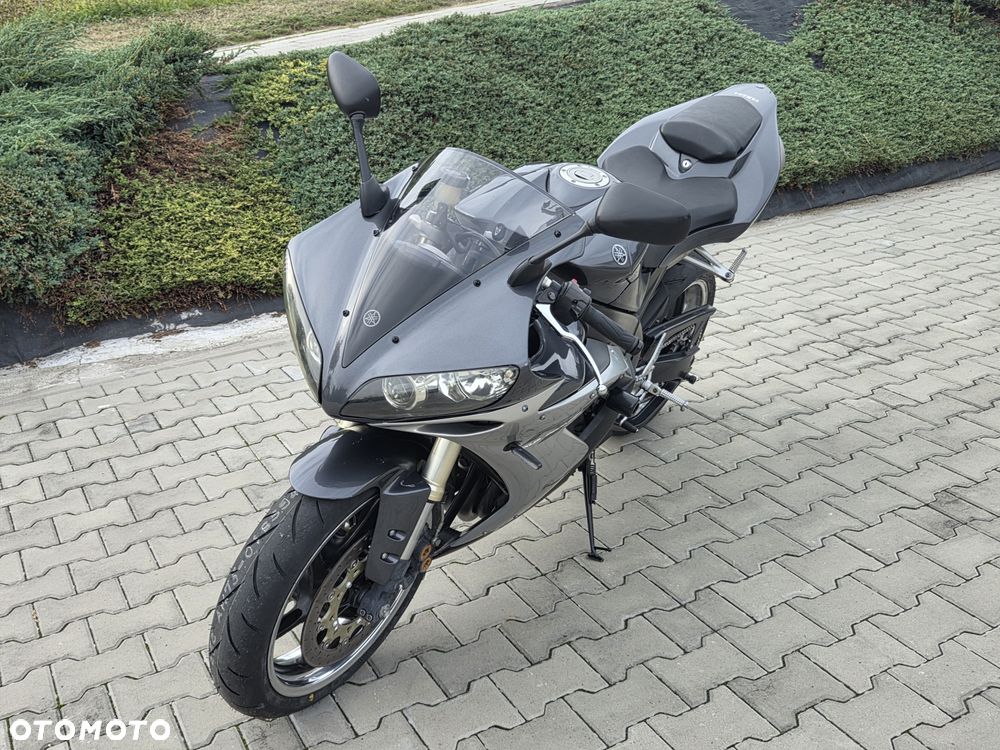 Yamaha R1 - 27