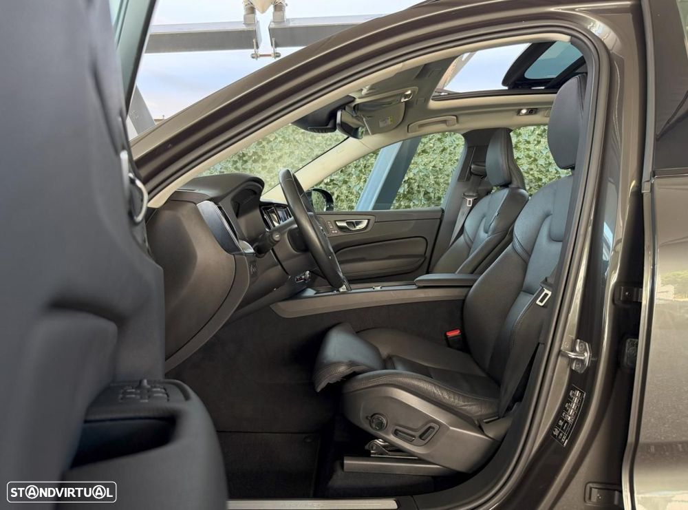 Volvo XC 60 2.0 T6 PHEV R-Design AWD - 8