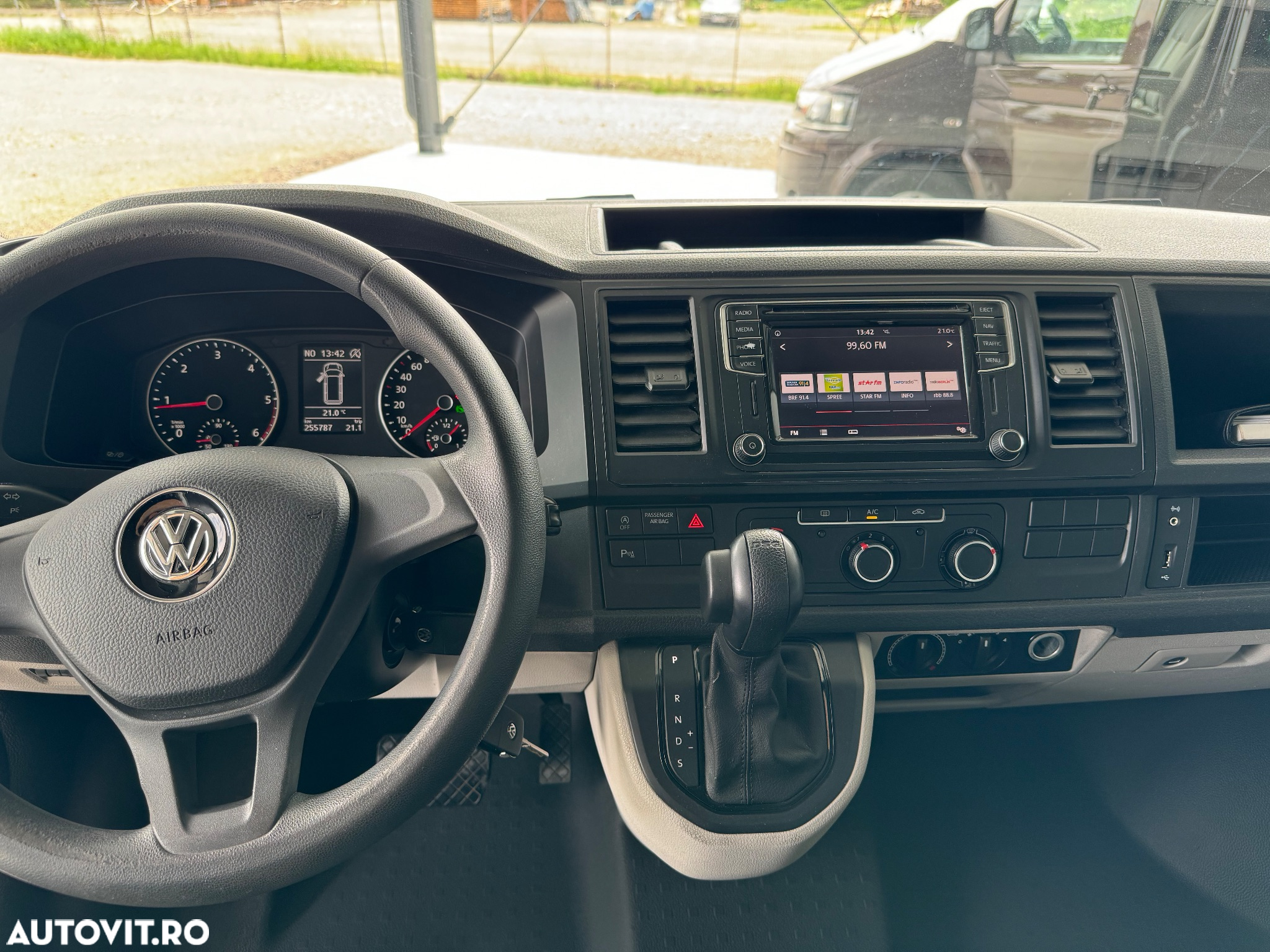 Volkswagen Transporter T6 DSG Lang - 20
