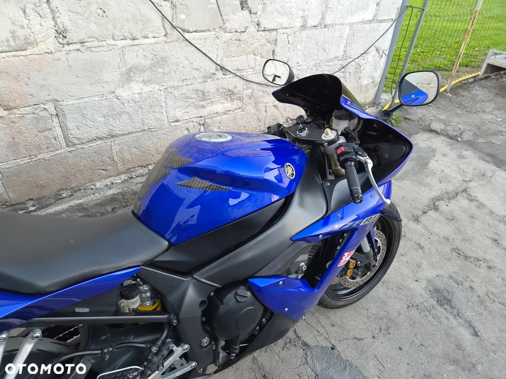 Yamaha R1 - 10