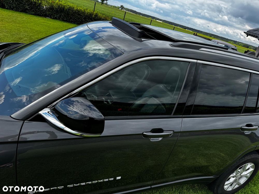 Jeep Grand Cherokee - 24