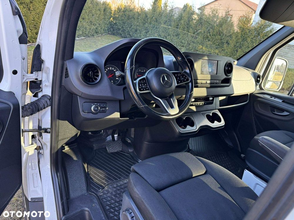 Mercedes-Benz Sprinter - 25