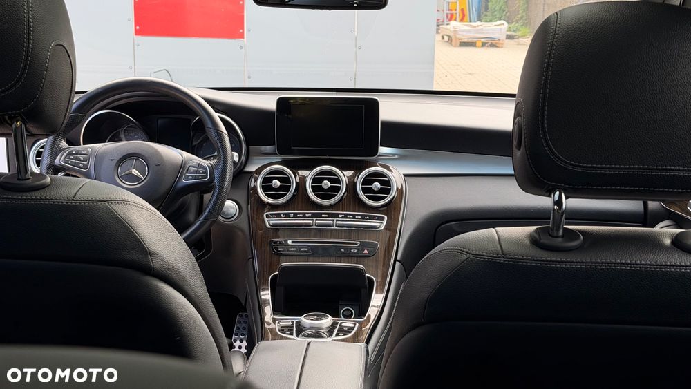 Mercedes-Benz GLC 300 4Matic 9G-TRONIC AMG Line - 20