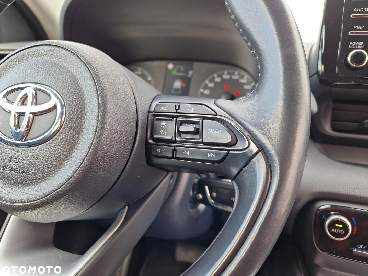 Toyota Yaris - 25