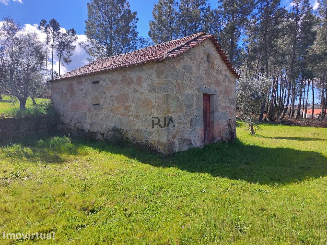 Casa tradicional em pedra em Vila Cortês da Serra, Gouveia - Grande imagem: 2/13