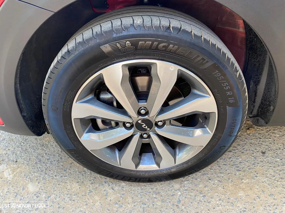 Kia Stonic 1.2 MPi Dynamic - 4