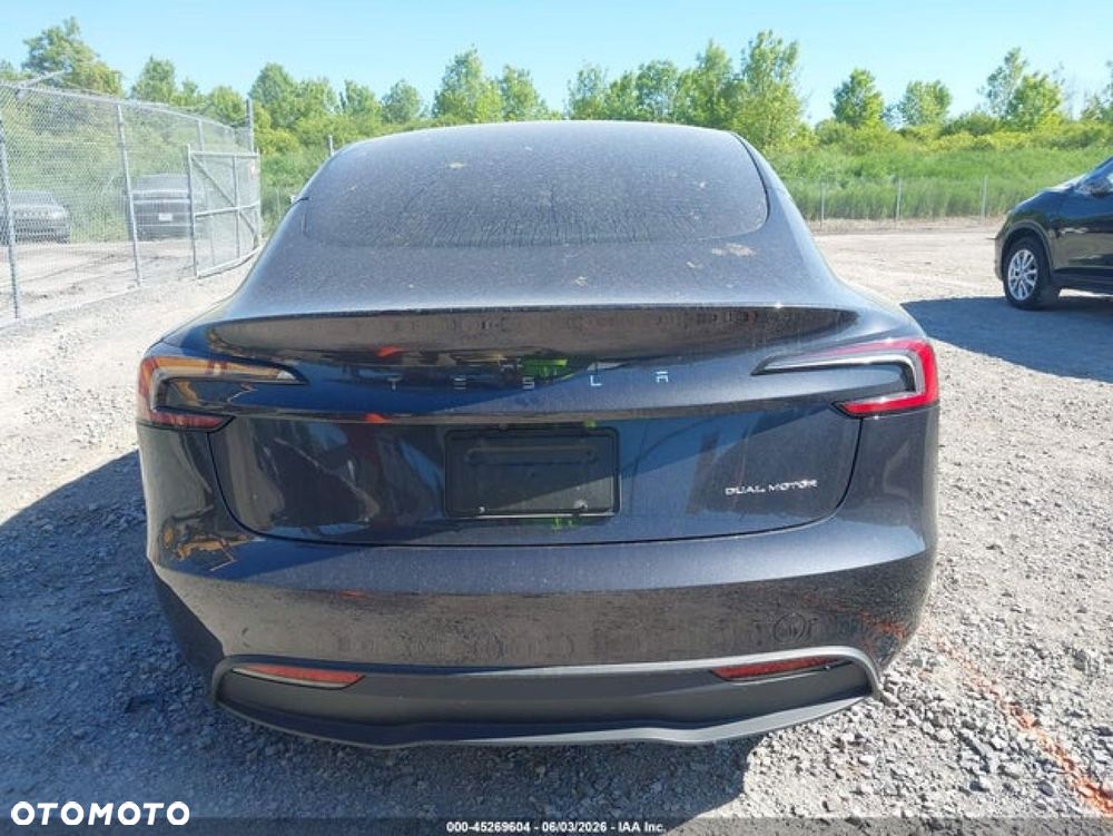 Tesla Model 3 - 4